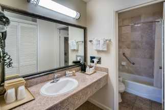 Arbor Inn Monterey - Private Bathrooms In All Our Rooms