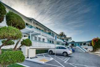 Arbor Inn Monterey - Free Ample Parking at Arbor Inn